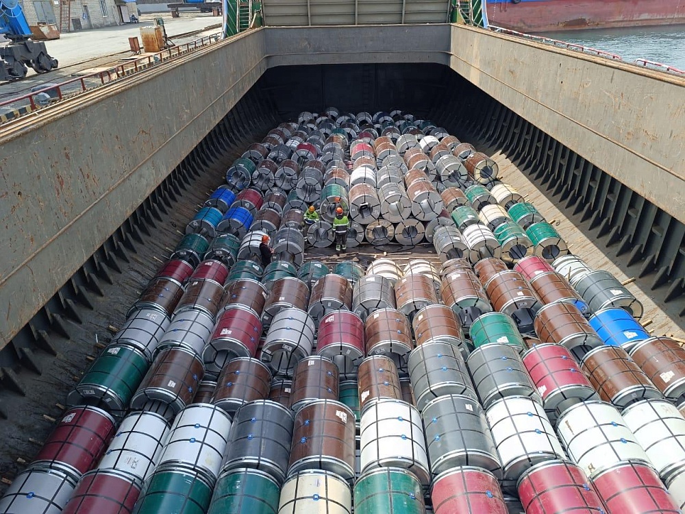 Импорт крупных партий рулонной стали